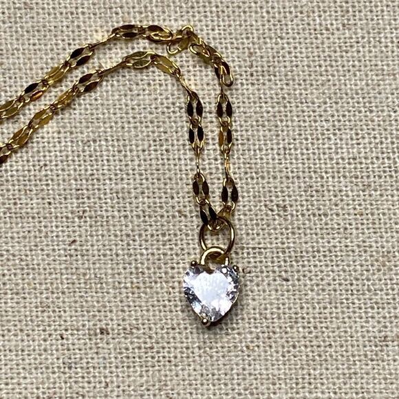 💛 Gold Plated Heart Rhinestone Necklace - Picture 2 of 5